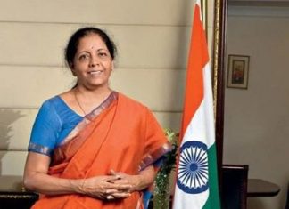 निर्मला सीतारामन यांनी जीआयएफटी-आयएफएससी येथील आंतरराष्ट्रीय एक्सचेंजमध्ये आयएनआर – यूएसडीफ्युचर्स आणि ऑप्शन्स कॉन्ट्रॅक्ट्स सुरू केले