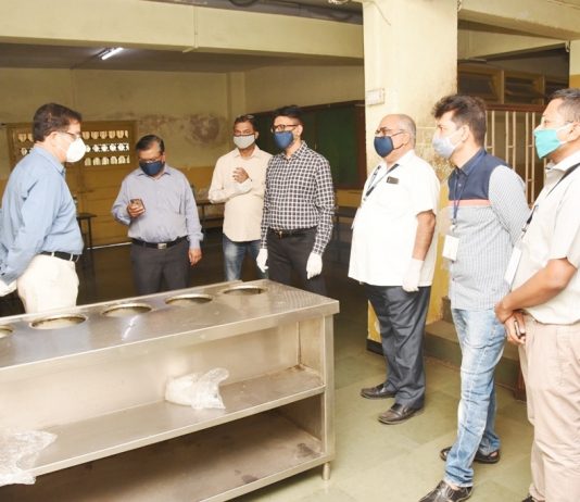 ‘डिक्की’मार्फत सुरू असलेल्या कम्युनिटी किचनला विभागीय आयुक्तांची भेट’