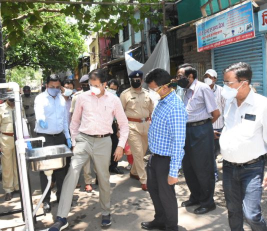 केंद्रीय पथकाकडून ताडीवाला रोड येथील प्रतिबंधित क्षेत्राची पहाणी