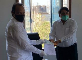 राज्य उत्पादन शुल्क विभागाच्या अधिकारी-कर्मचाऱ्यांतर्फे ‘मुख्यमंत्री सहाय्यता निधी कोविड19’ला 1 कोटींची मदत उपमुख्यमंत्री अजित पवार यांच्याकडे केला धनादेश सुपूर्द