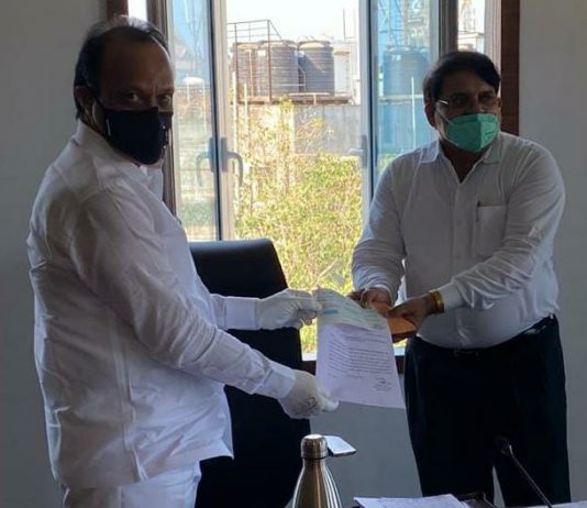 राज्य उत्पादन शुल्क विभागाच्या अधिकारी-कर्मचाऱ्यांतर्फे ‘मुख्यमंत्री सहाय्यता निधी कोविड19’ला 1 कोटींची मदत उपमुख्यमंत्री अजित पवार यांच्याकडे केला धनादेश सुपूर्द