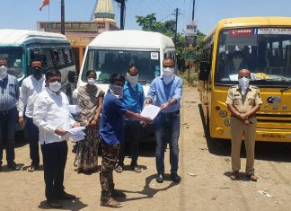 नांदेडचे ३८ मजूर पुण्याहून रवाना : जिल्हाधिकारी नवल किशोर राम