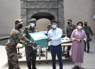 भारतीय सैन्यदलाकडून जिल्हाधिकारी नवल किशोर राम यांचा सत्कार