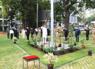 उपमुख्यमंत्री अजित पवार यांच्या हस्ते पुण्यात शासकीय ध्वजारोहण