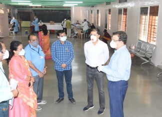 विभागीय आयुक्त डॉ. म्हैसेकर व सौरभ राव यांनी केली भवानी पेठ व रामोशी गेट येथील कंटेन्मेंट क्षेत्राची पाहणी