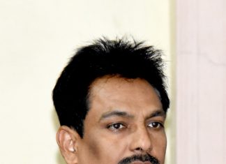 जिल्हाधिकारी नवल किशोर राम यांची अतिरिक्त जिल्हाधिकारी साहेबराव गायकवाड यांना श्रध्दांजली