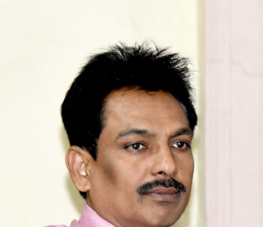 जिल्हाधिकारी नवल किशोर राम यांची अतिरिक्त जिल्हाधिकारी साहेबराव गायकवाड यांना श्रध्दांजली