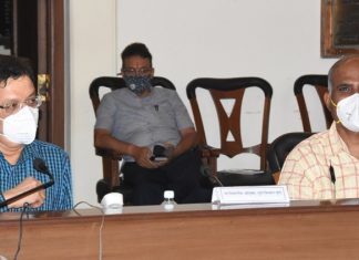 कोरोना प्रतिबंधासाठी वरिष्ठ प्रशासकीय अधिकाऱ्यांसोबत डॉ. म्हैसेकर व एस. चोक्कलिंगम यांनी घेतली आढावा बैठक