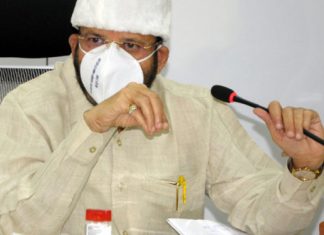 आदिवासी मजुरांना मूळ गावी आणण्यासाठी बसेसची व्यवस्था करा