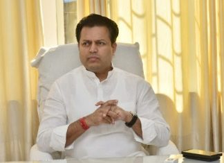 महाराष्ट्रात विशेषतः बृहन्मुंबई महानगरपालिकेत डॉक्टर, नर्सेस यांच्या सेवा मानधन तत्वावर घ्या