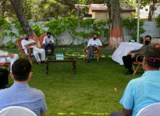 पुढील काळातील लॉकडाऊनमधील आव्हाने, अर्थचक्र गतिमानतेसाठी मुख्यमंत्र्यांनी घेतला आढावा