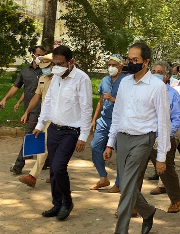 नेस्को कोरोना काळजी केंद्राची मुख्यमंत्री उद्धव ठाकरे यांनी केली पाहणी