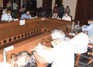 ‘कोरोना’शी मुकाबला करीत रस्त्यांची कामेही गतीने पूर्ण करा – उपमुख्यमंत्री अजित पवार