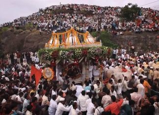 आषाढी एकादशी – निवडक मंडळींनी ज्ञानेश्वर माउली आणि संत तुकाराम महाराजांच्या पादुका घेऊन जावं असा प्रस्ताव