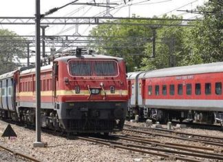 देशातली रेल्वे वाहतूक उद्यापासून अंशतः सुरू होणार, आज ४ वाजेपासून ऑनलाइन करता येणार तिकीट आरक्षण