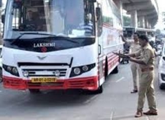 पोलिस कर्मचाऱ्यांनी टाळेबंदीच्या काळात स्थलांतरित कामगारांना घेऊन जाणाऱ्या वाहनांकडून दंड आकारू नये