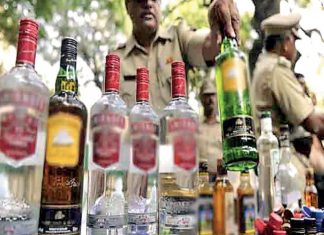 अवैध दारुची वाहतूक – पालघरमध्ये ४ ट्रक पकडले