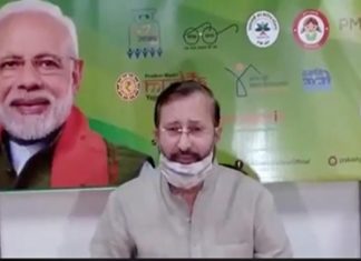 काँग्रेस राजकारण करत असल्याचा आरोप करत प्रकाश जावडेकरांची टीका