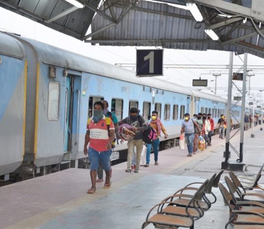 काल संध्याकाळपासून मुंबईतून तब्बल १ लाख ३५ हजार परप्रांतिय घराकडे रवाना