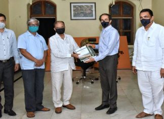 नदीपात्र पुनर्स्थापित करण्यासह विविध शिफारसींचा अहवाल मुख्यमंत्र्यांना सादर