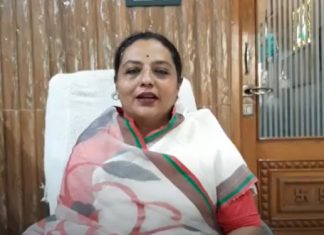 मातृदिन अंगणवाडी सेविकांना अर्पण