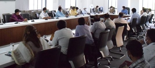 पावसाळ्यापूर्वी अत्यावश्यक कामे पूर्णत्वास न्यावीत – जिल्हाधिकारी नवल किशोर राम