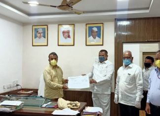 ज्ञानदीप को-ऑप. क्रेडिट सोसायटीकडून मुख्यमंत्री सहायता निधीस ५१ लाख रुपयांची मदत