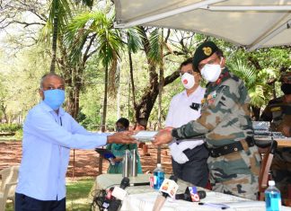 कोरोना यौद्धांना भारतीय सैन्यदलाची मानवंदना विभागीय आयुक्त कार्यालयात अधिकारी, कर्मचारी यांचा सत्कार