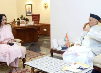 खासदार हेमा मालिनी यांनी घेतली राज्यपाल भगतसिंह कोश्यारी यांची भेट