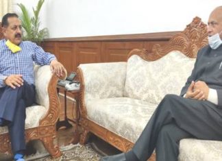 लडाख केंद्रशासित प्रदेशातील कोविडविषयक परिस्थिती आणि विकासकामांबद्दल नायब राज्यपाल श्री.आर.के. माथुर यांचा केंद्रीय मंत्री डॉ.जितेंद्र सिंग यांच्याशी संवाद