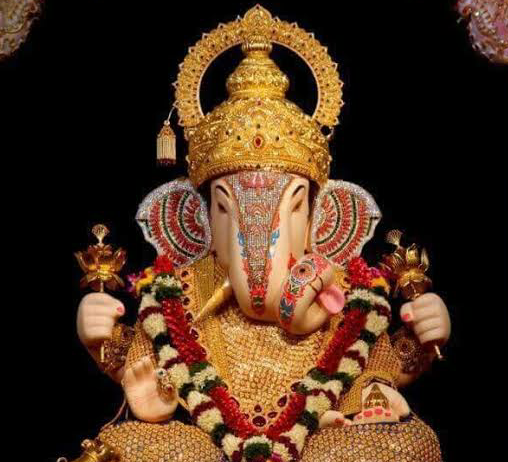 पुण्यातील प्रसिद्द श्री ‘दगडूशेठ’ गणपतीला ला शेषात्मज गणेश जयंतीनिमित्त ५०१ फळांचा नैवेद्य