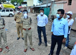 जिल्हाधिकारी नवल किशोर राम व जिल्हा पोलीस अधीक्षक संदीप पाटील यांनी केली दौंड येथील प्रतिबंधित क्षेत्राची पाहणी