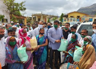 पुणे जिल्ह्यातील नुकसानग्रस्त भांबर्डे गावाची मत्स्य व्यवसाय मंत्री अस्लम शेख यांनी केली पाहणी