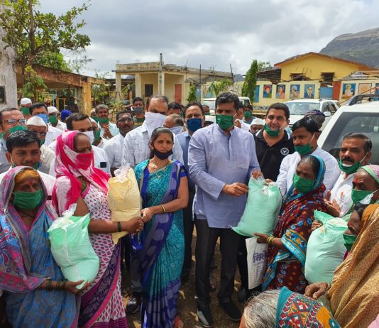 पुणे जिल्ह्यातील नुकसानग्रस्त भांबर्डे गावाची मत्स्य व्यवसाय मंत्री अस्लम शेख यांनी केली पाहणी