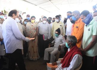 निसर्ग चक्रीवादळात मृत्यू पावलेल्यांच्या वारसांना उपमुख्यमंत्रीतथा जिल्ह्याचे पालकमंत्री अजित पवारयांच्या हस्ते मदतीचा धनादेश