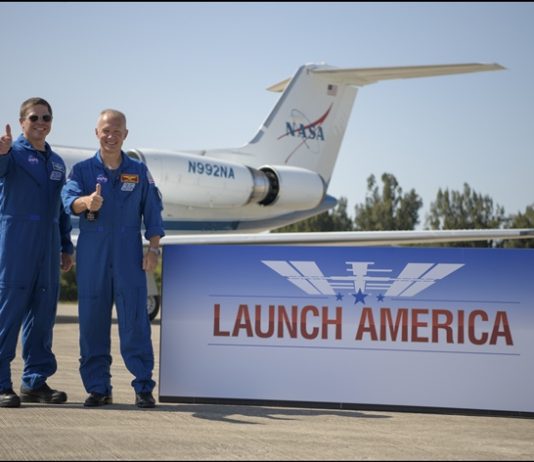 बॉब बेह्नकेन आणि डग हर्ले यांचा आंतरराष्ट्रीय अंतराळ केंद्रात प्रवेश