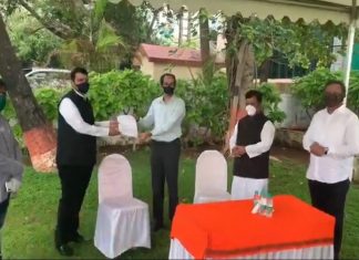 कोकणातल्या चक्रीवादळग्रस्तांना सरकारची अद्याप एक रुपयाचीही मदत पोहोचली नसल्याचा विरोधी पक्षनेते देवेंद्र फडनवीस यांचा आरोप