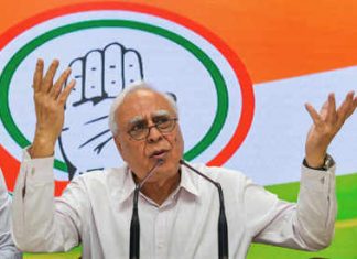 विद्यापीठांनी ऑनलाईन परीक्षा घेणं गरीब विद्यार्थ्यासाठी अन्यायकारक ठरेल – कपील सिब्बल