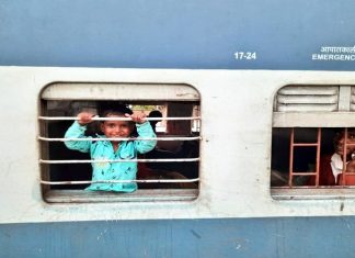 श्रमिक विशेष रेल्वे गाडीसाठी मागणी प्रलंबित नाही, मागणी असल्यास राज्य सरकार व्यवस्था करेल – मुंबई उच्च न्यायालय