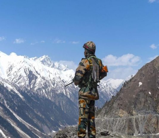 सीमेवरच्या तणावाच्या पार्श्वभूमीवर भारत-चीन दरम्यान लष्करी चर्चा सुरू