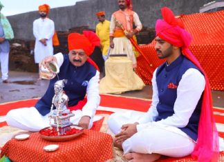 मोजक्या शिवभक्तांच्या उपस्थितीत रायगडावर ३४७वा शिवराज्याभिषेक दिन सोहळा साजरा