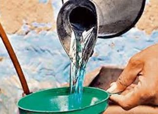 रायगड जिल्ह्यात चक्रीवादळाचा फटका बसलेल्या कुटुंबांना ५ लिटर केरोसिन मोफत