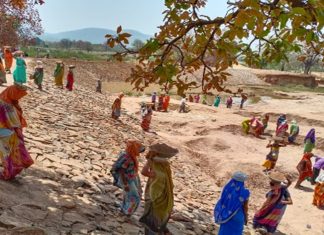 स्थलांतरित कामगारांसाठी त्यांच्या कौशल्यानुसार रोजगार योजना राबवण्याचे सर्वोच्च न्यायालयाचे केंद्र आणि राज्यांना निर्देश