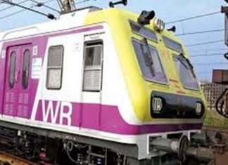 रेल्वेने प्रवास करू न शकलेल्या पासधारकांचे पैसे परत करावेत अथवा पासाचा कालावधी वाढवून द्यावा