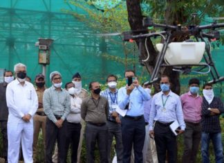 टोळधाड नियंत्रणासाठी ड्रोनच्या सहाय्याने कीटकनाशक फवारणी