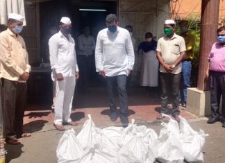 मुंबई शहर पालकमंत्री अस्लम शेख यांच्या हस्ते डबेवाल्यांना अडीच हजार रेशन किटचे वितरण