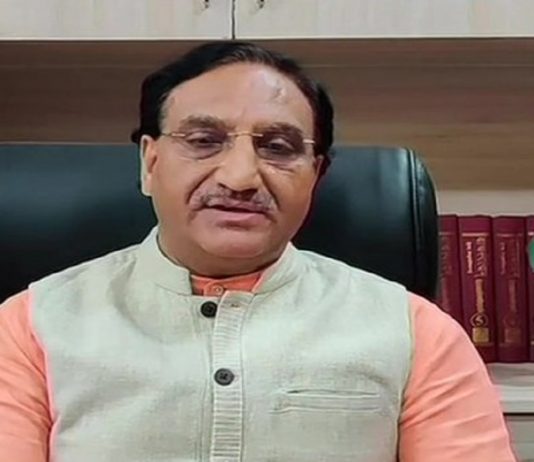 इयत्ता पहिली ते बारावीपर्यंतच्या विद्यार्थ्यांसाठी एनसीईआरटीच्या सर्व टीव्ही वाहिन्यांवरुन ई-लर्निंग अभ्यासक्रम प्रसारित करण्यासंदर्भात एनसीईआरटी आणि रोटरी इंडिया यांच्यात मनुष्यबळ विकास मंत्री रमेश पोखरियाल ‘निशंक’ यांच्या उपस्थितीत डिजिटल सामंजस्य करार