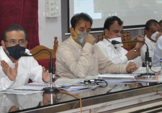 संस्थात्मक अलगीकरणावर भर देण्याच्या आरोग्यमंत्री राजेश टोपे यांच्या सूचना