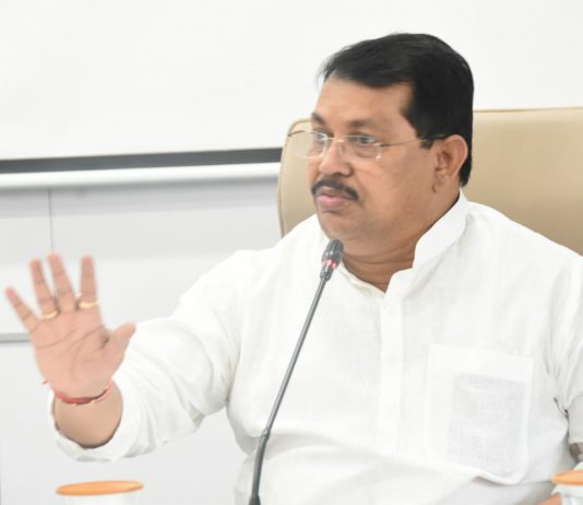 मदत व पुनर्वसन मंत्री विजय वडेट्टीवार यांच्याकडून निसर्ग चक्रीवादळ, मान्सून, पुनर्वसन तसेच कोरोना संदर्भातील आढावा