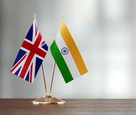 भारत-ब्रिटन यांनी मुक्त व्यापार करार आणि त्यासाठी टप्प्याटप्प्याने मर्यादित व्यापार करार करण्याप्रति कटिबद्धता व्यक्त केली